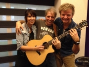 samen-met-de-djs-elianne-en-rob-na-het-radiointerview-in-spijkertijd-van-optimaal-fm-in-ulft-23-nov-2012